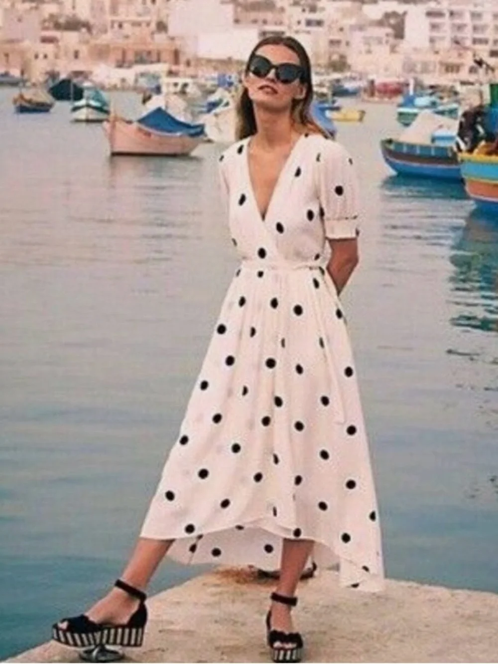 beth dutton brown polka dot dress Brown Polka Dot Dress Worn by Kelly Reilly as Bethany